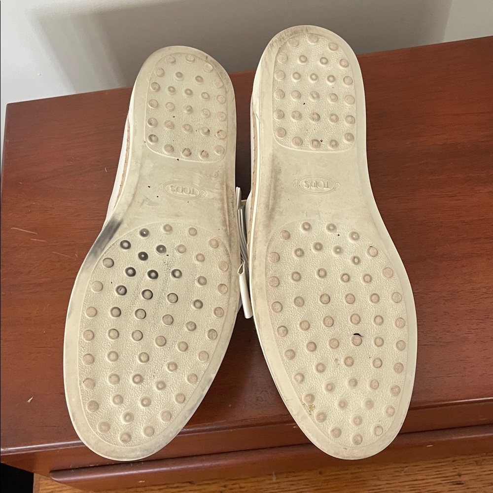 Tod's Women's Off-White Loafers with Bow Detail size 40 - Picture 4 of 5